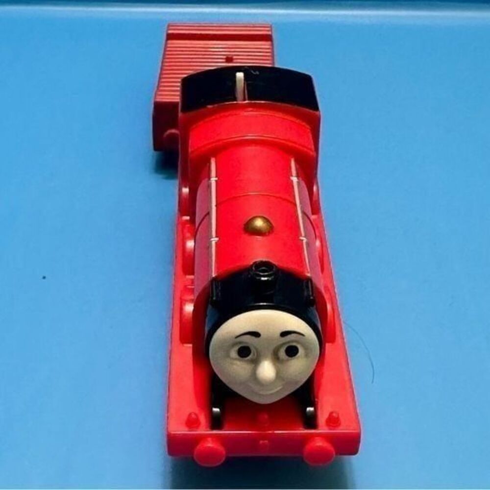 Thomas & Friends JAMES Train - Picture 3 of 7